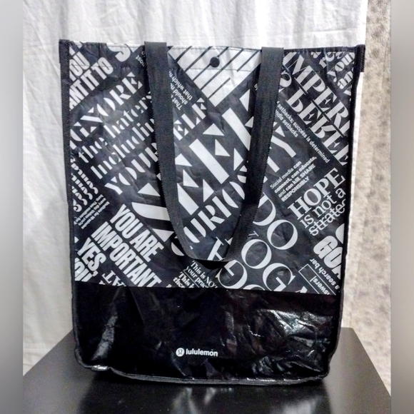 Lululemon Snap bag - Picture 2 of 9